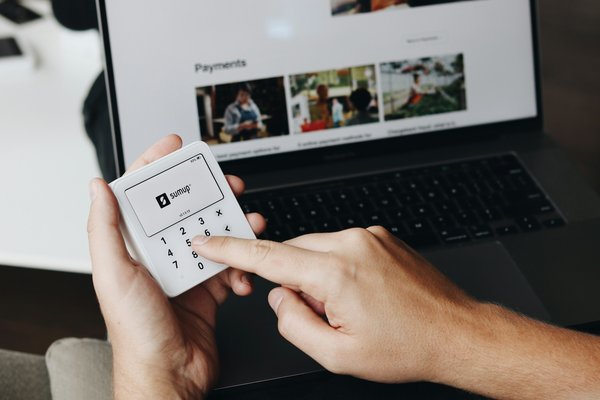 Comment structurer une formation en gestion stratégique pour les entreprises de services financiers?